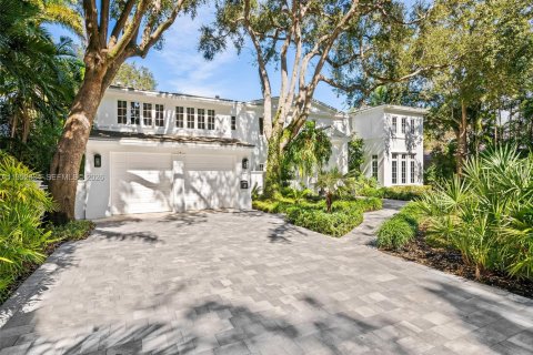 House in Coral Gables, Florida 5 bedrooms, 565.68 sq.m. № 2009742 - photo 5