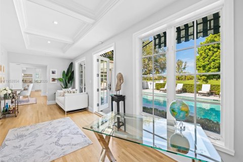 House in Coral Gables, Florida 5 bedrooms, 565.68 sq.m. № 2009742 - photo 23