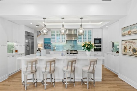 House in Coral Gables, Florida 5 bedrooms, 565.68 sq.m. № 2009742 - photo 30