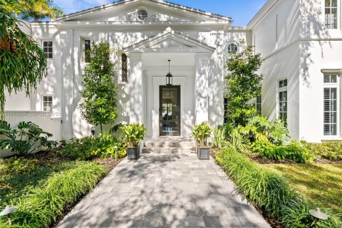 House in Coral Gables, Florida 5 bedrooms, 565.68 sq.m. № 2009742 - photo 7