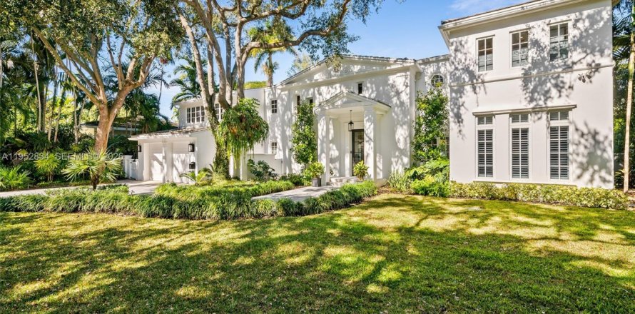 House in Coral Gables, Florida 5 bedrooms, 565.68 sq.m. № 2009742