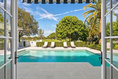 House in Coral Gables, Florida 5 bedrooms, 565.68 sq.m. № 2009742 - photo 26