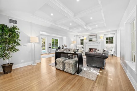 House in Coral Gables, Florida 5 bedrooms, 565.68 sq.m. № 2009742 - photo 14