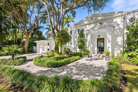 House in Coral Gables, Florida 5 bedrooms, 565.68 sq.m. № 2009742 - photo 6