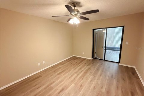 Condo in Deltona, Florida, 2 bedrooms  № 2383940 - photo 14