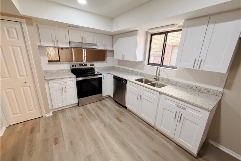 Condo in Deltona, Florida, 2 bedrooms  № 2383940 - photo 3