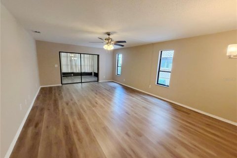 Condo in Deltona, Florida, 2 bedrooms  № 2383940 - photo 12
