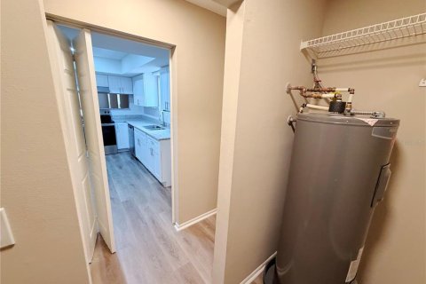 Condo in Deltona, Florida, 2 bedrooms  № 2383940 - photo 4