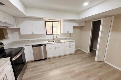 Condo in Deltona, Florida, 2 bedrooms  № 2383940 - photo 2