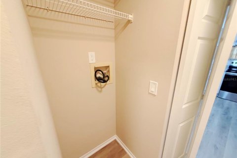 Condo in Deltona, Florida, 2 bedrooms  № 2383940 - photo 5