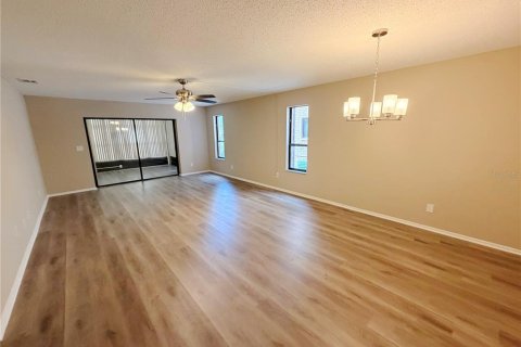 Condo in Deltona, Florida, 2 bedrooms  № 2383940 - photo 11