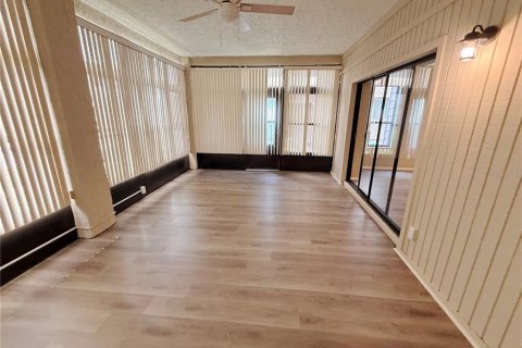 Condo in Deltona, Florida, 2 bedrooms  № 2383940 - photo 19