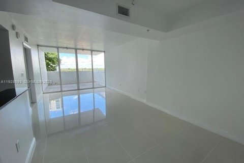 Copropriété à vendre à Miami, Floride: 1 chambre, 62.24 m2 № 1987167 - photo 2