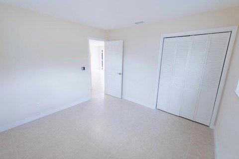 Commercial property in North Palm Beach, Florida 192.87 sq.m. № 2193254 - photo 6