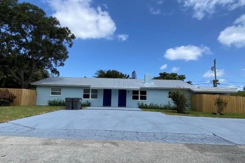 Commercial property in North Palm Beach, Florida 192.87 sq.m. № 2193254 - photo 2