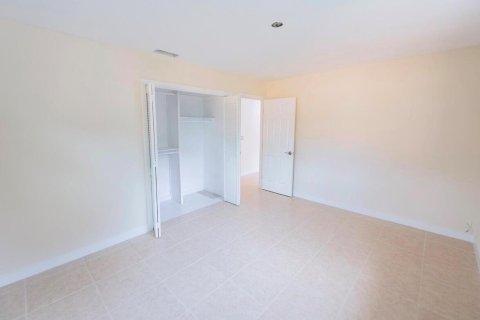 Commercial property in North Palm Beach, Florida 192.87 sq.m. № 2193254 - photo 11