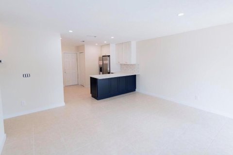 Commercial property in North Palm Beach, Florida 192.87 sq.m. № 2193254 - photo 4