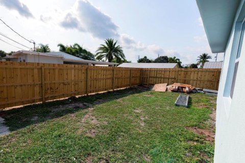 Commercial property in North Palm Beach, Florida 192.87 sq.m. № 2193254 - photo 21