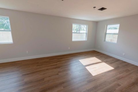 Commercial property in North Palm Beach, Florida 192.87 sq.m. № 2193254 - photo 20