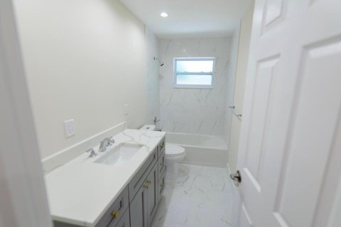 Commercial property in North Palm Beach, Florida 192.87 sq.m. № 2193254 - photo 19
