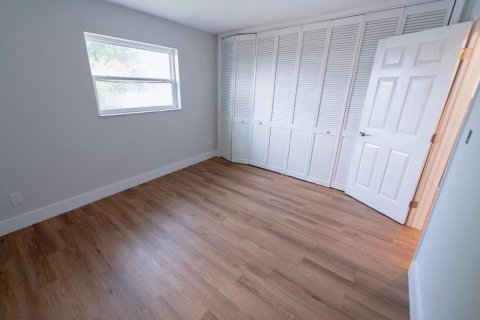 Commercial property in North Palm Beach, Florida 192.87 sq.m. № 2193254 - photo 18