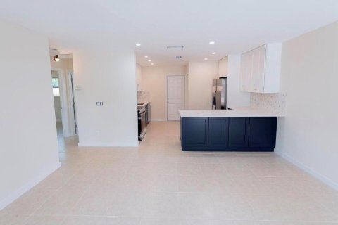 Commercial property in North Palm Beach, Florida 192.87 sq.m. № 2193254 - photo 3