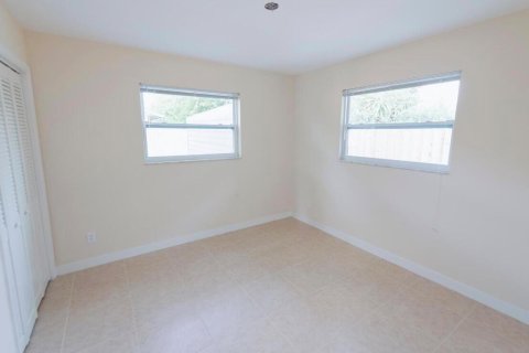 Commercial property in North Palm Beach, Florida 192.87 sq.m. № 2193254 - photo 7