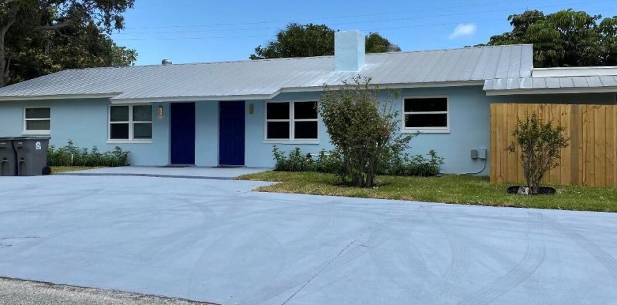 Commercial property in North Palm Beach, Florida 192.87 sq.m. № 2193254