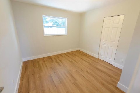 Commercial property in North Palm Beach, Florida 192.87 sq.m. № 2193254 - photo 17