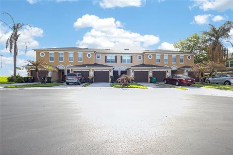 Townhouse in Davenport, Florida 2 bedrooms, 117.71 sq.m. № 2099947 - photo 4