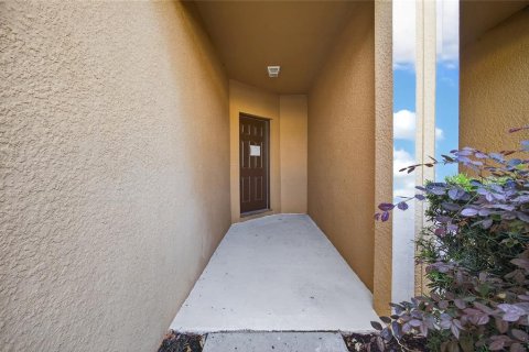 Townhouse in Davenport, Florida 2 bedrooms, 117.71 sq.m. № 2099947 - photo 5