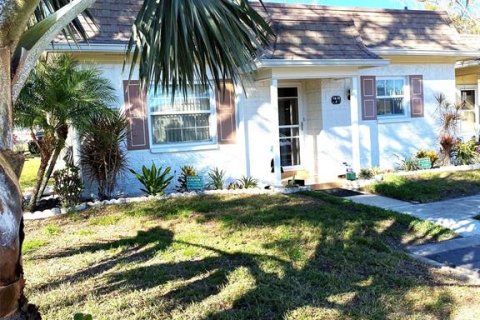 Casa en venta en Clearwater, Florida, 2 dormitorios, 141.86 m2 № 1529979 - foto 1