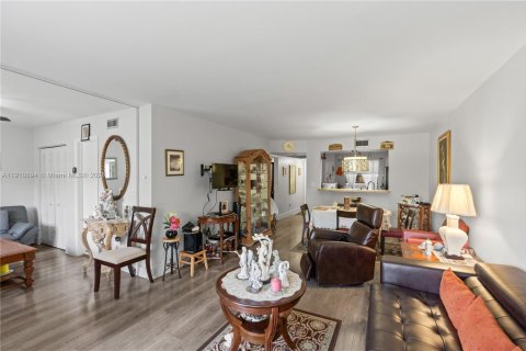 Купить кондоминиум в Пемброк-Пайнс, Флорида 1 спальня, 79.15м2, № 1966064 - фото 16