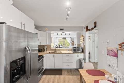 Купить кондоминиум в Пемброк-Пайнс, Флорида 1 спальня, 79.15м2, № 1966064 - фото 25