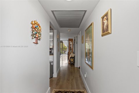 Купить кондоминиум в Пемброк-Пайнс, Флорида 1 спальня, 79.15м2, № 1966064 - фото 10