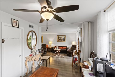 Купить кондоминиум в Пемброк-Пайнс, Флорида 1 спальня, 79.15м2, № 1966064 - фото 15