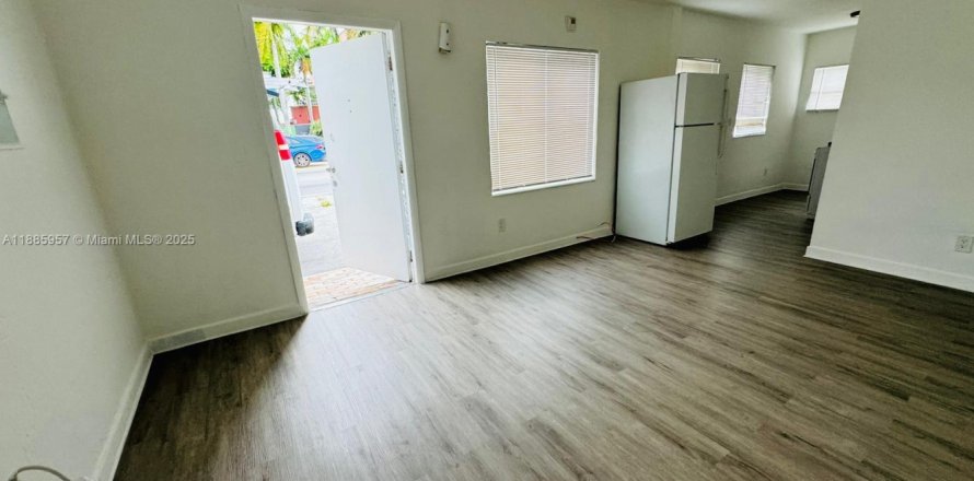 Дом в Майами, Флорида 2 спальни, 73.86м2 № 1979097