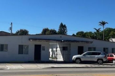 Снять в аренду виллу или дом в Майами, Флорида 2 спальни, 73.86м2, № 1979097 - фото 7