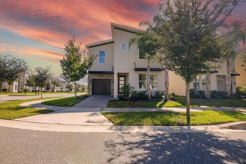 Casa en Davenport, Florida 6 dormitorios, 305.74 m2 № 2371744