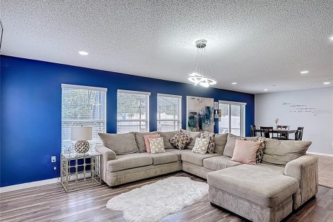 House in Davenport, Florida 3 bedrooms, 209.59 sq.m. № 1677829 - photo 8