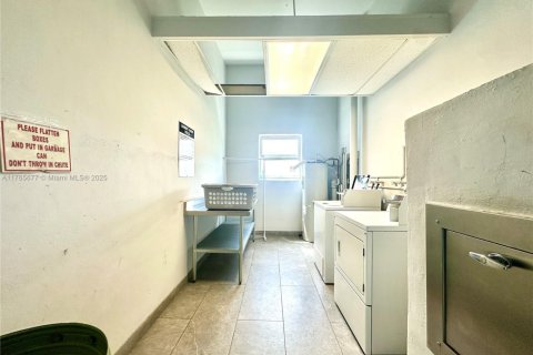 Купить кондоминиум в Халландейл-Бич, Флорида 1 спальня, 78.69м2, № 1714952 - фото 26