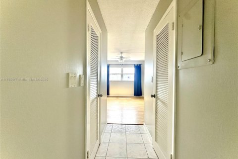 Купить кондоминиум в Халландейл-Бич, Флорида 1 спальня, 78.69м2, № 1714952 - фото 14