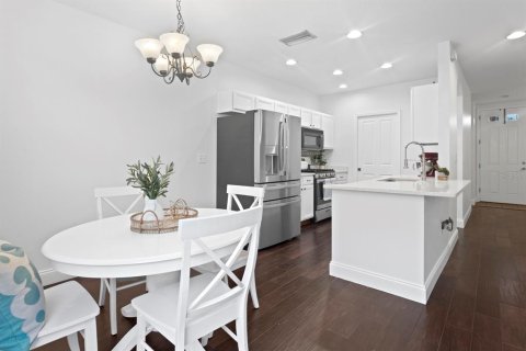 Adosado en venta en Tampa, Florida, 3 dormitorios, 134.89 m2 № 1639744 - foto 13