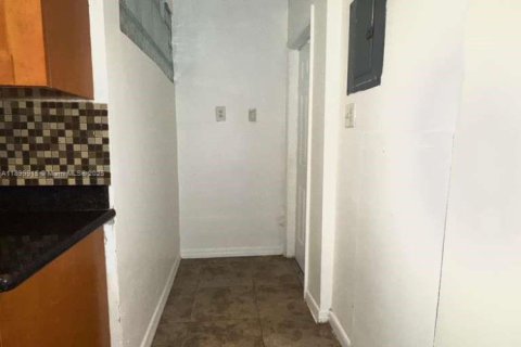 Condo in North Miami Beach, Florida, 2 bedrooms  № 1951483 - photo 4