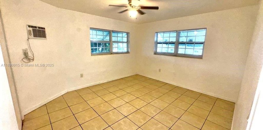 Condo in North Miami Beach, Florida, 2 bedrooms  № 1951483