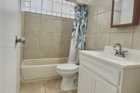 Condo in North Miami Beach, Florida, 2 bedrooms  № 1951483 - photo 12