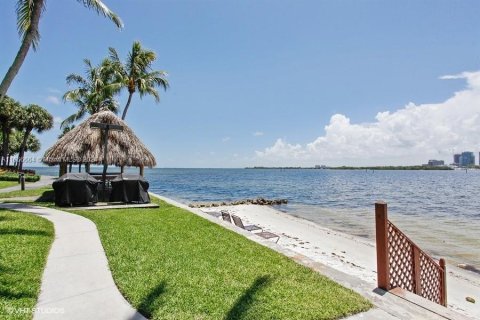 Condo in Miami, Florida, 2 bedrooms  № 1825898 - photo 18