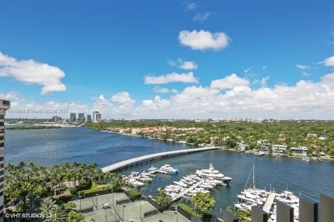 Condo in Miami, Florida, 2 bedrooms  № 1825898 - photo 2