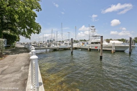 Condo in Miami, Florida, 2 bedrooms  № 1825898 - photo 30