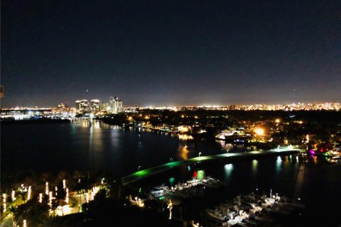 Condo in Miami, Florida, 2 bedrooms  № 1825898 - photo 12